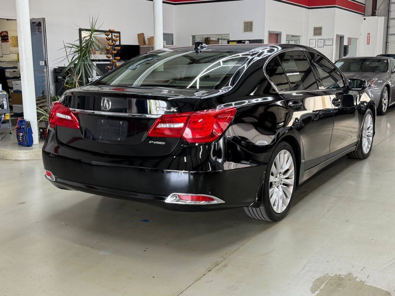 Used 2014 Acura RLX w/ Technology Package FWD image 2