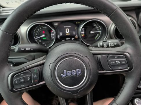 Used 2023 Jeep Wrangler Unlimited w/ Sun & Screen Package AWD/4WD image 19