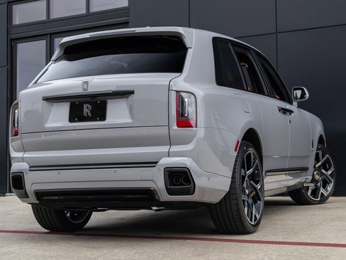 New 2026 Rolls-Royce Cullinan Black Badge image 2