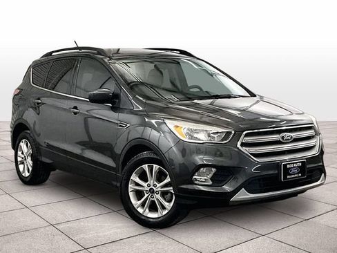 Used 2018 Ford Escape SE w/ SE Sync 3 Package FWD image 2