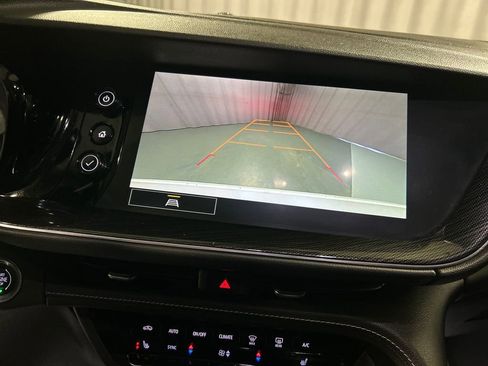 Used 2023 Buick Envision Essence image 18