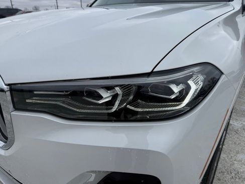 Used 2022 BMW X7 xDrive40i w/ Luxury Seating Package image 9
