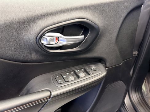 Used 2016 Jeep Cherokee 75th Anniversary AWD/4WD image 11
