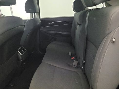 Used 2019 Kia Sorento AWD image 18