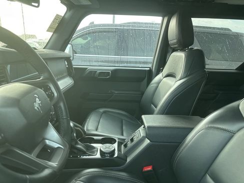Used 2025 Ford Bronco Badlands image 4