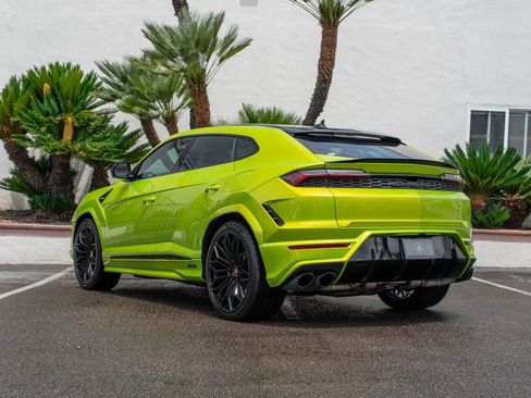 Used 2025 Lamborghini Urus SE AWD/4WD image 43