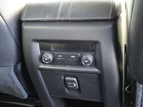 Used 2023 Chevrolet Traverse LT image 30