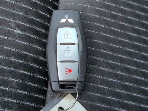 Used 2023 Mitsubishi Outlander ES FWD image 25