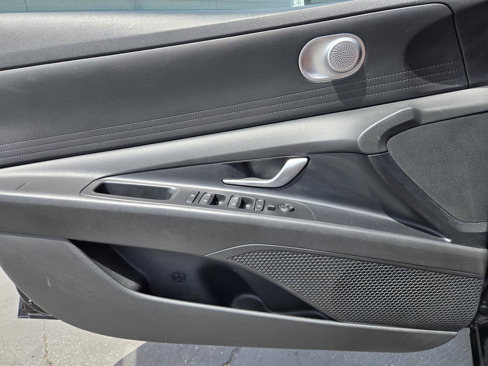 Used 2022 Hyundai Elantra SEL FWD image 19