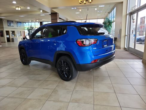 New 2025 Jeep Compass Latitude w/ Sun & Sound Group AWD/4WD image 3