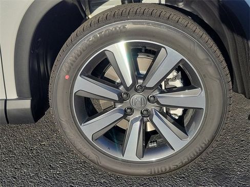 New 2025 Honda Pilot Touring image 5