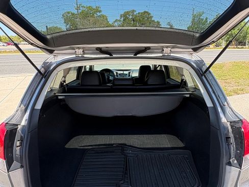 Used 2011 Subaru Outback 2.5i Limited w/ PWR Moonroof Pkg AWD/4WD image 9
