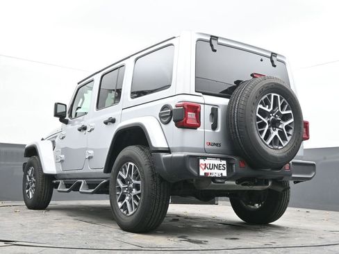 Used 2024 Jeep Wrangler Sahara image 41