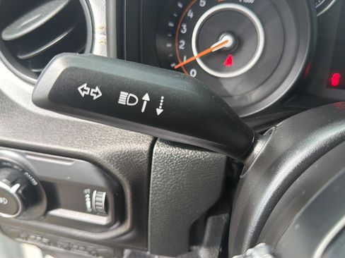 Used 2025 Jeep Wrangler Unlimited Sport AWD/4WD image 28