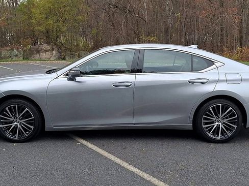 Used 2022 Lexus ES 350 w/ Premium Package image 5