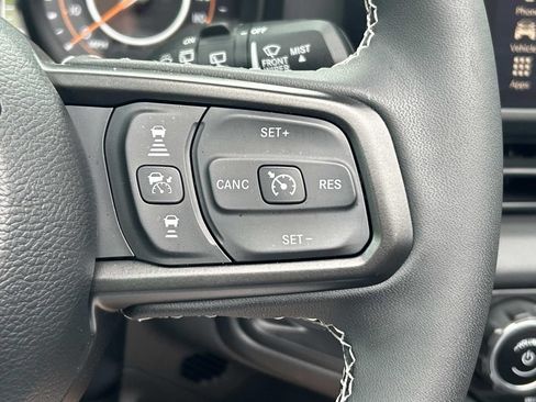 Used 2025 Jeep Wrangler Unlimited Rubicon w/ Safety Group AWD/4WD image 21