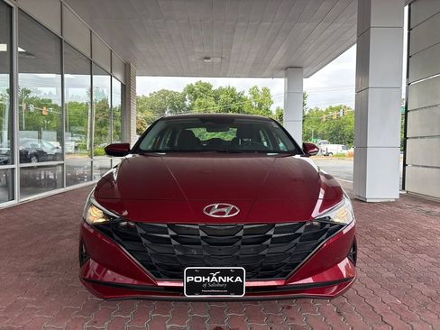 Used 2023 Hyundai Elantra SEL w/ Preferred Accessory Package FWD image 2