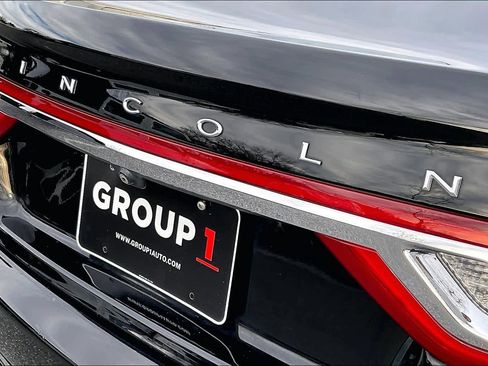 Used 2017 Lincoln Continental Premiere image 31