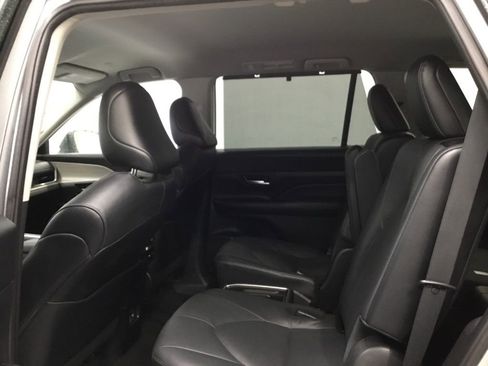 Used 2024 Toyota Grand Highlander Limited image 11