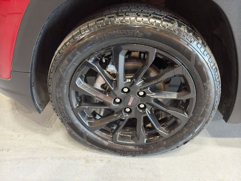 Used 2023 GMC Terrain SLT w/ Elevation Edition AWD/4WD image 9
