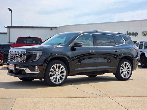 Used 2024 GMC Acadia Denali AWD/4WD image 3