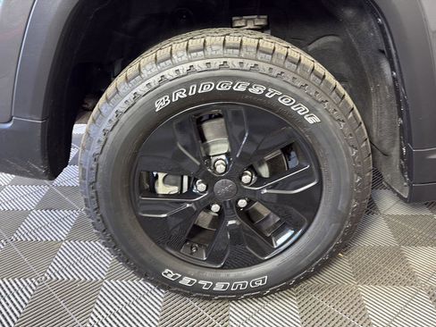 Used 2022 Jeep Grand Cherokee Limited 4xe image 13