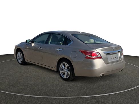 Used 2013 Nissan Altima 2.5 SL w/ Technology Pkg FWD image 3
