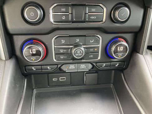 Used 2021 Chevrolet Tahoe LT w/ LT Signature Package RWD image 16