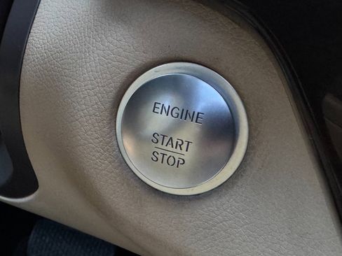 Used 2018 Mercedes-Benz GLE 350 4MATIC image 38