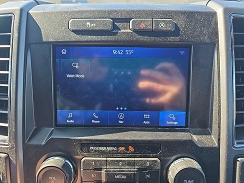 Used 2020 Ford F150 XLT w/ Equipment Group 302A Luxury AWD/4WD image 27
