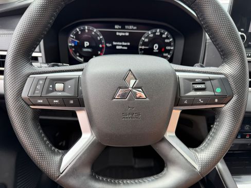 Used 2024 Mitsubishi Outlander SEL AWD/4WD image 11