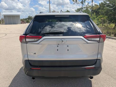Used 2019 Toyota RAV4 LE FWD image 6