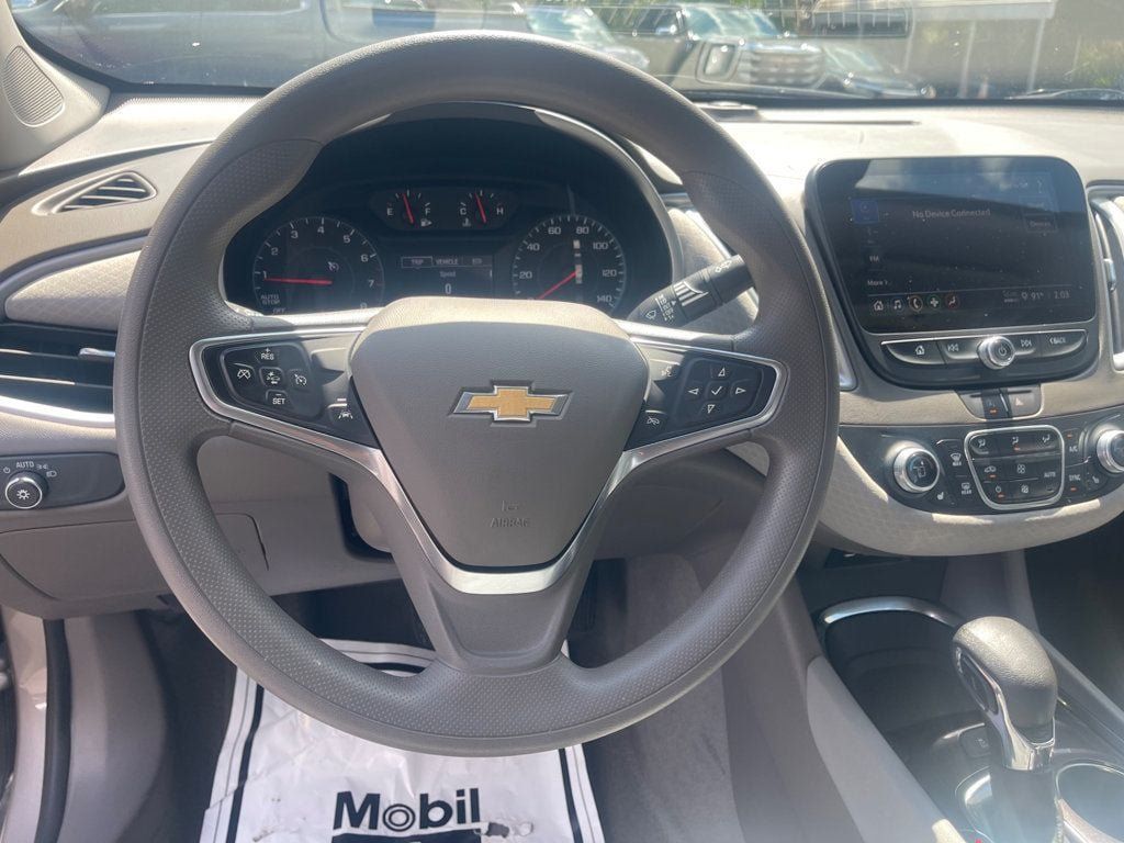 Used 2025 Chevrolet Malibu LT FWD image 13
