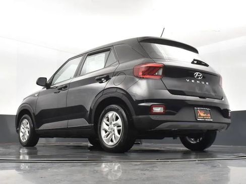 Used 2023 Hyundai Venue SE image 12