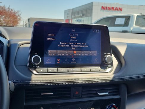 Used 2025 Nissan Rogue SV AWD/4WD image 26