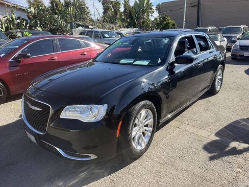 Used 2016 Chrysler 300 Limited RWD image 3