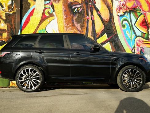 Used 2020 Land Rover Range Rover Sport HSE image 3