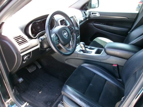 Used 2018 Jeep Grand Cherokee Altitude RWD image 13