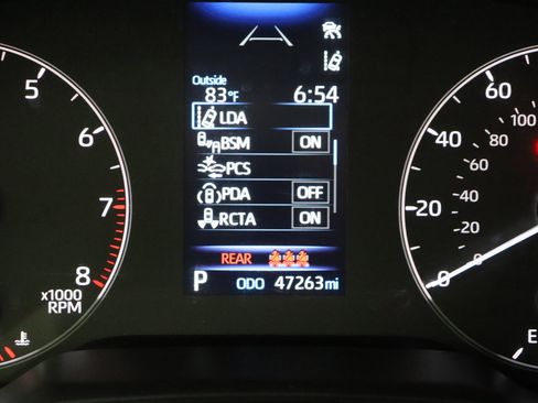 Used 2025 Toyota Corolla Cross LE image 38