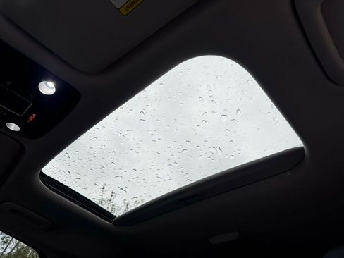 Used 2024 Kia Carnival SX Prestige image 8