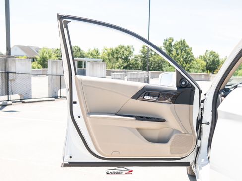 Used 2017 Honda Accord EX-L image 39