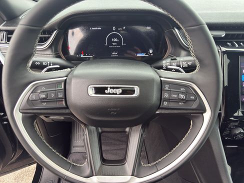 Used 2025 Jeep Grand Cherokee Laredo X w/ Luxury Tech Group I AWD/4WD image 16