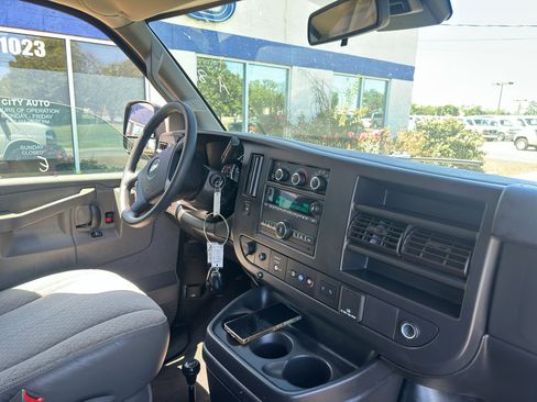 Used 2020 Chevrolet Express 3500 LT w/ LT Preferred Equipment Group RWD image 11