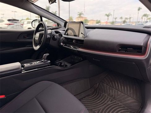 Used 2025 Toyota Prius Plug-In Hybrid image 21