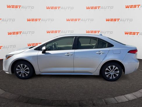 Used 2022 Toyota Corolla LE FWD image 2