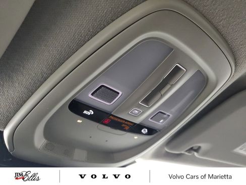 Used 2025 Volvo XC40 B5 Core image 36