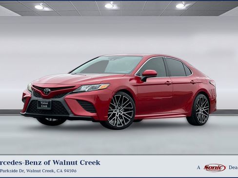 Used 2019 Toyota Camry SE image 1