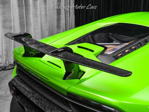 Used 2018 Lamborghini Huracan Performante AWD/4WD image 37