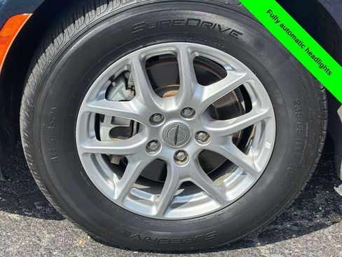 Used 2023 Chrysler Pacifica Touring-L FWD image 34