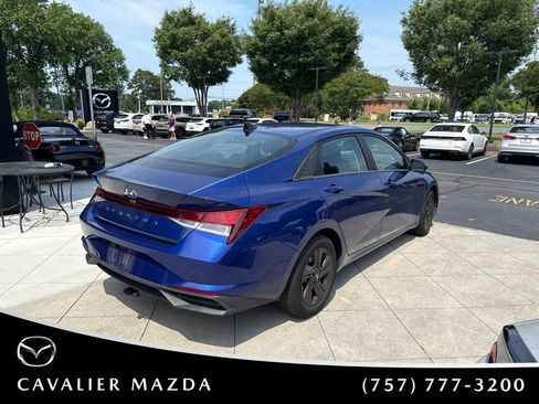 Used 2022 Hyundai Elantra SEL w/ Convenience Package FWD image 6